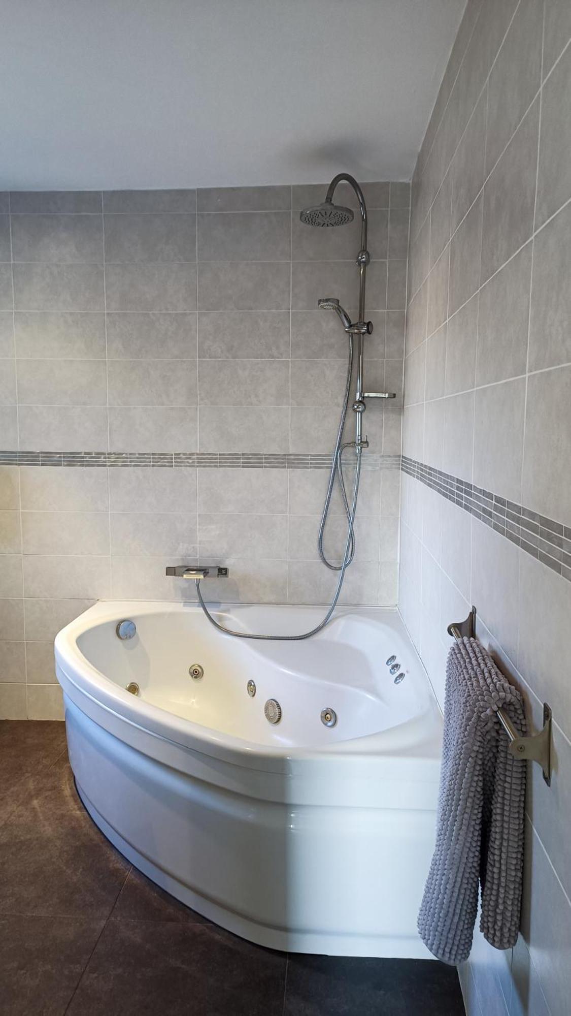U Casone, B&W Modern Apartment, Spa, Wifi, Air-Conditioning, Free Parking, Decreasing Prices Aghione Esterno foto